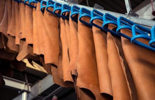 2020年,全球皮革制品市場價(jià)值為3940億美元,孟加拉國